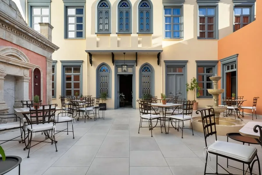 The face of the mansion from the courtyard