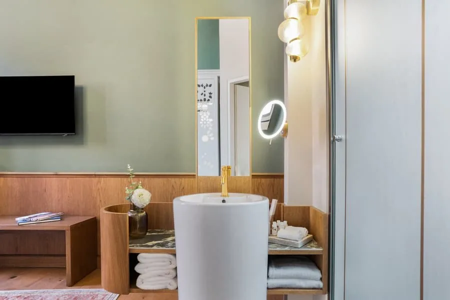 A basin and a mirror