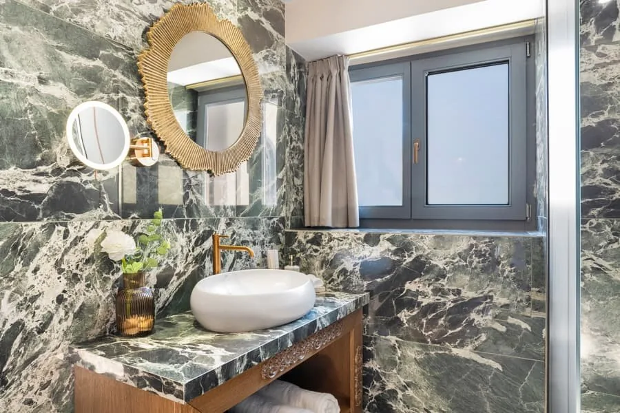 A green marble washstand